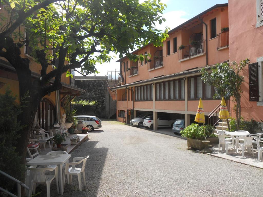 Albergo Giardino Toscolano Maderno Eksteriør billede