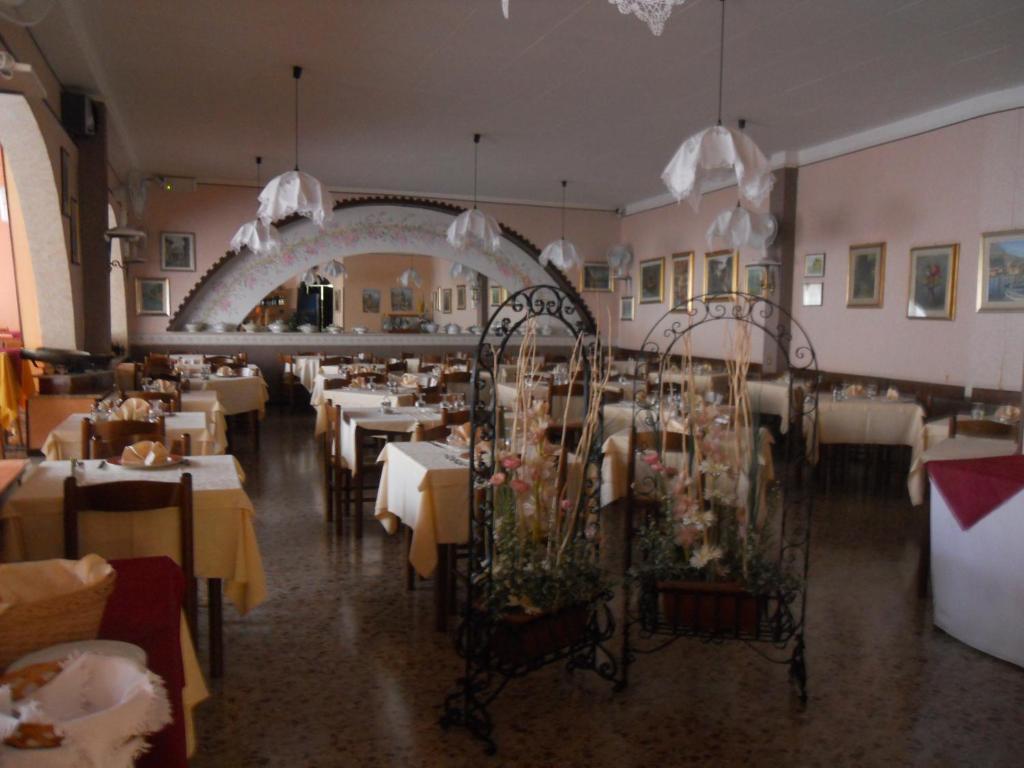 Albergo Giardino Toscolano Maderno Eksteriør billede
