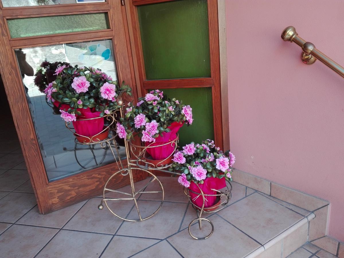 Albergo Giardino Toscolano Maderno Eksteriør billede
